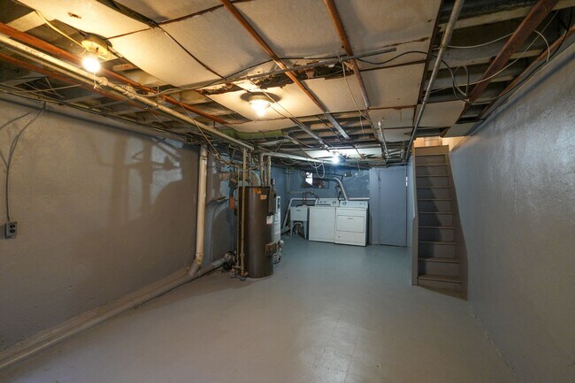 Building Photo - 2127 S Beechwood St