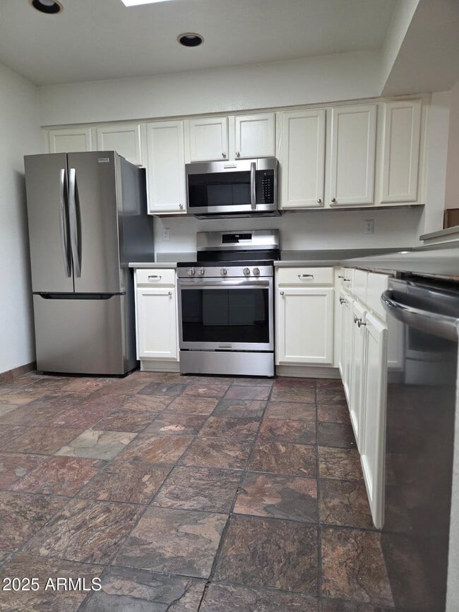 Building Photo - 1315 E Susan Ln