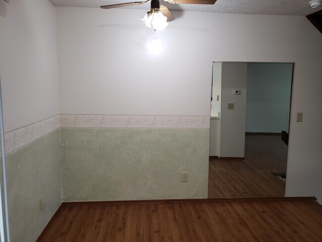 Building Photo - 7900 Barkwood Dr