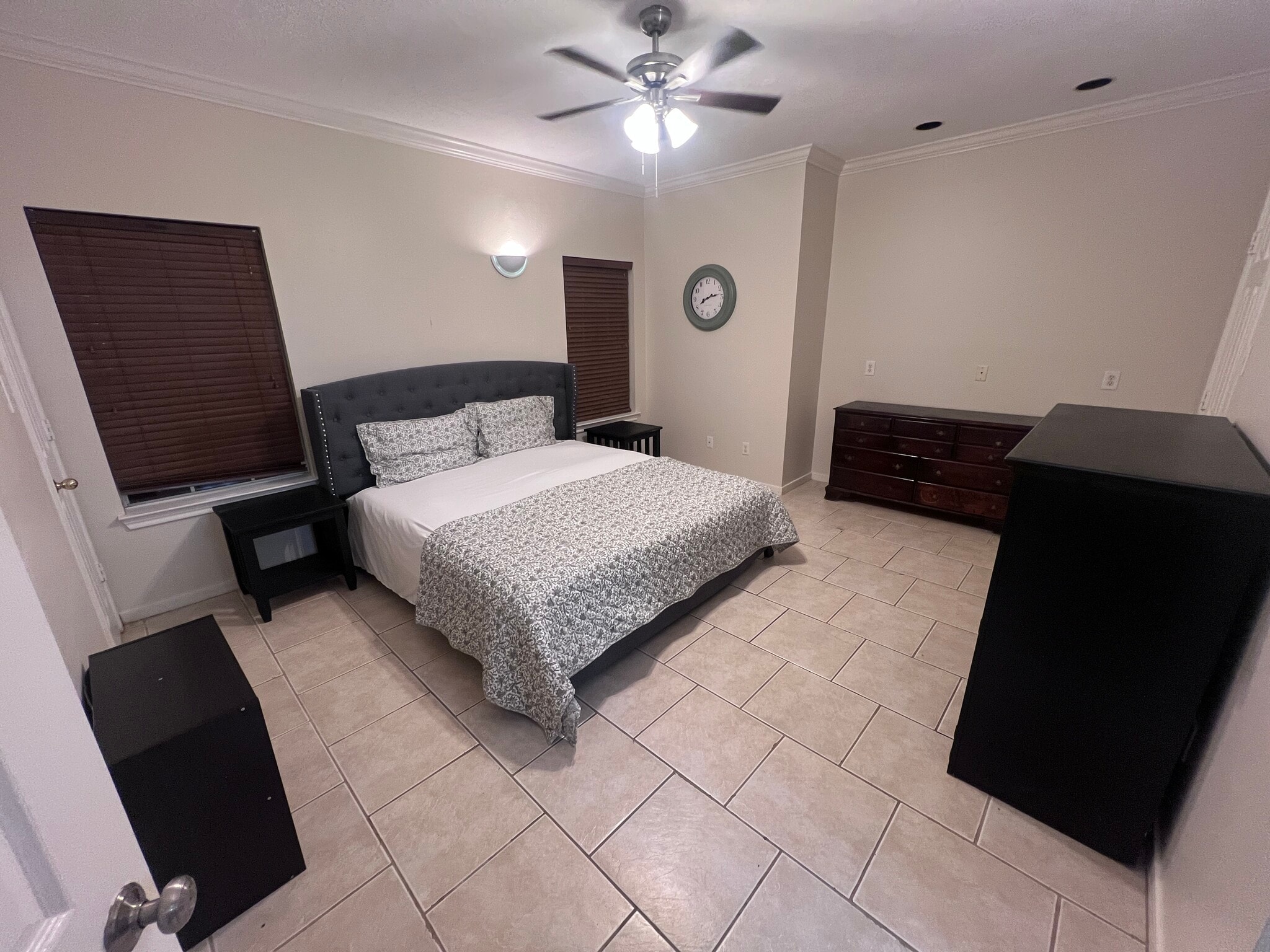 Building Photo - 2324 Sheridan St