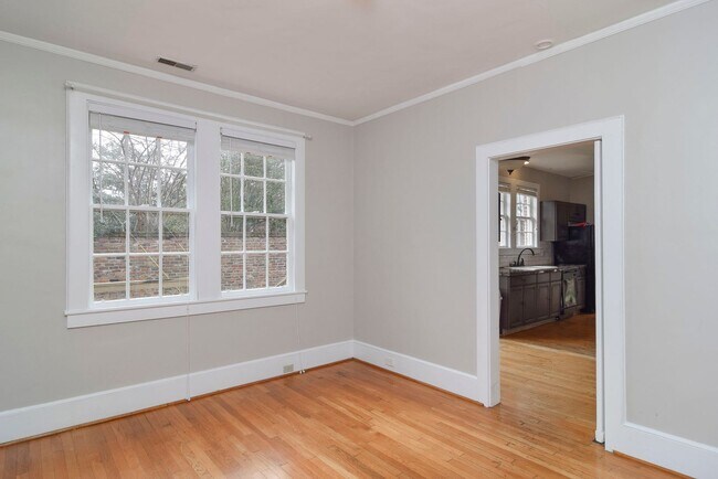 Building Photo - Charming 3 Bedroom Home in Desirable Heath...