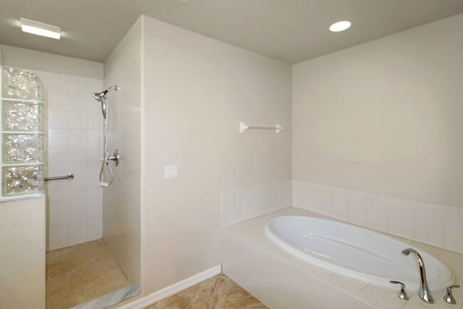 Building Photo - San Lino Annual Condo for Rent