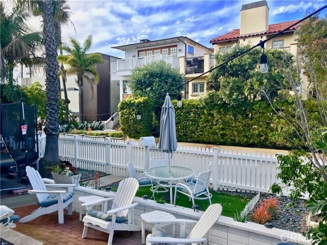 Building Photo - 334 11th St