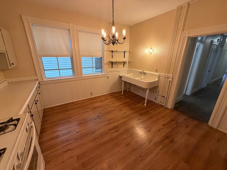 Building Photo - 74 Aldie St