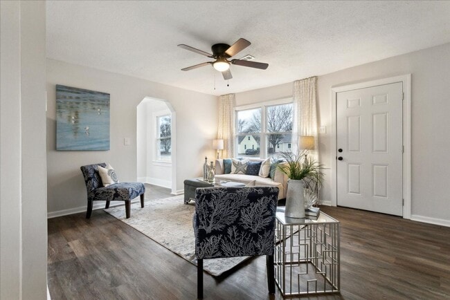 Building Photo - Renovated home in Heart of Hampton Roads