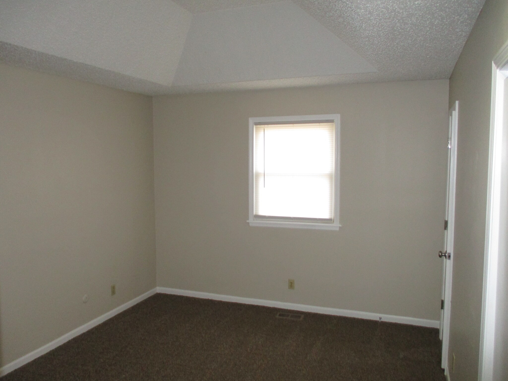 Building Photo - 1315 E 152nd Ter