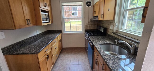 kitchen - 2604 Parker Ave