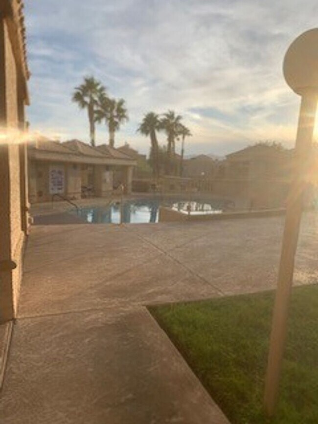 Building Photo - Update unit!!