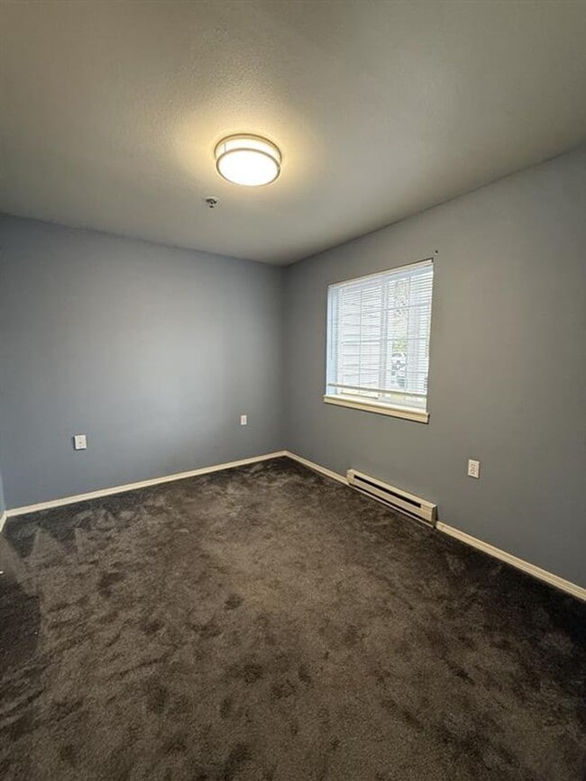Building Photo - Cozy, 2 Bedroom Apartment for Rent in the Birchwood Neighborhood!