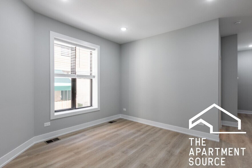 Building Photo - 438 W Belden Ave