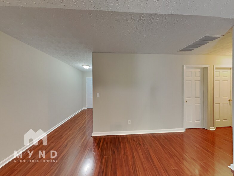 Building Photo - 301 Lacebark Ln