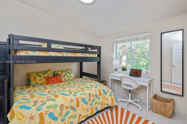 Building Photo - 133 E Silver Palm Ave