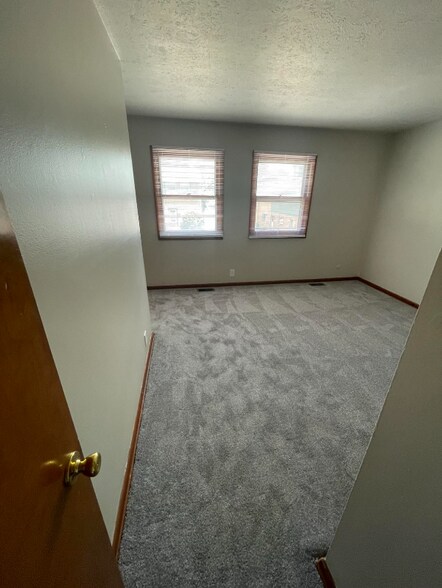 Building Photo - 331 Pershing Ave NE