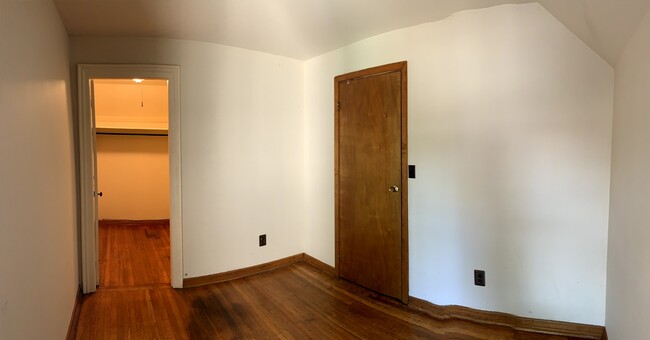 Bedroom with walk-in closet - 39 Congress St