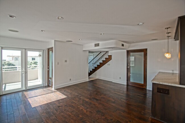 Building Photo - BEAUTIFULLY REMODELED & BRIGHT 2-STORY APARTMENT W/ OCEAN & PIER VIEWS, BALCONY & 2-CAR PARKING I...