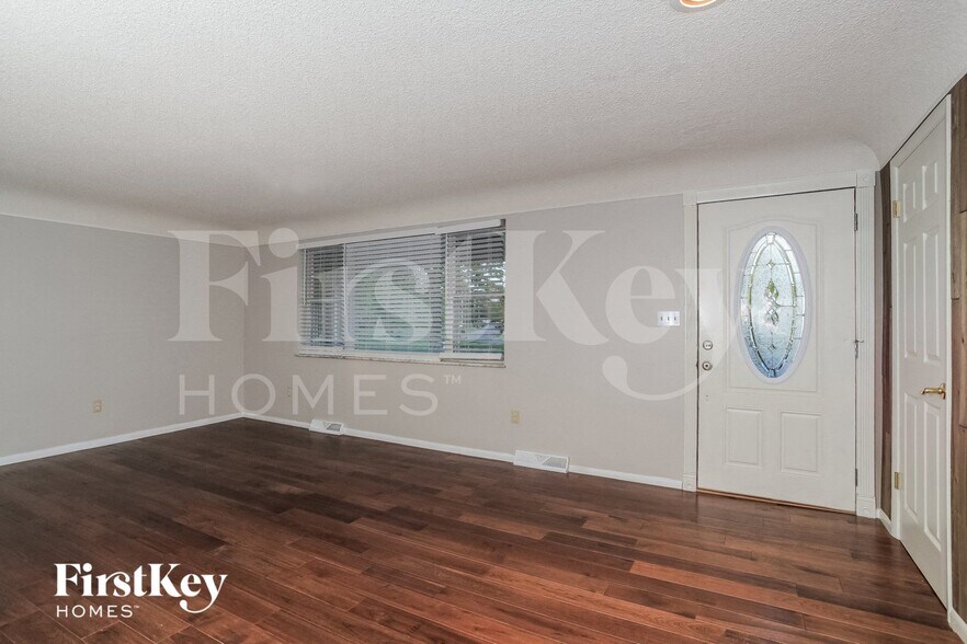 Building Photo - 1244 Day Cir E