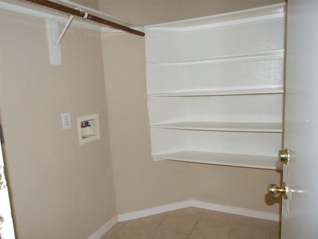 Building Photo - 410 Cypresswood Haven