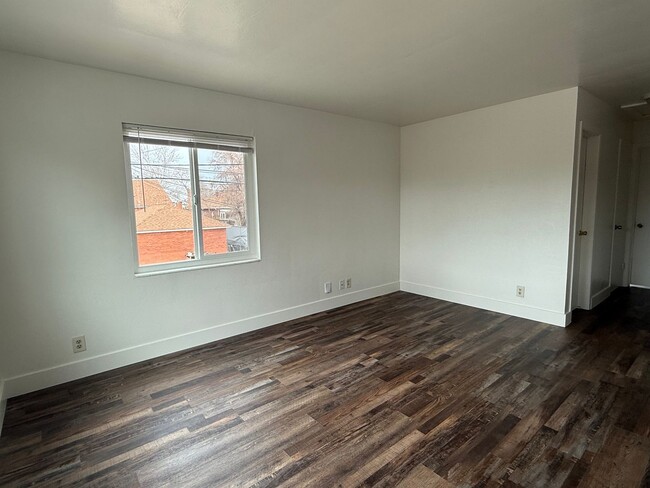 Building Photo - 1 Bedroom, 1 Bath in Midtown Reno!