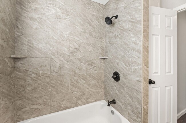 Building Photo - 8009 Northbrook Dr