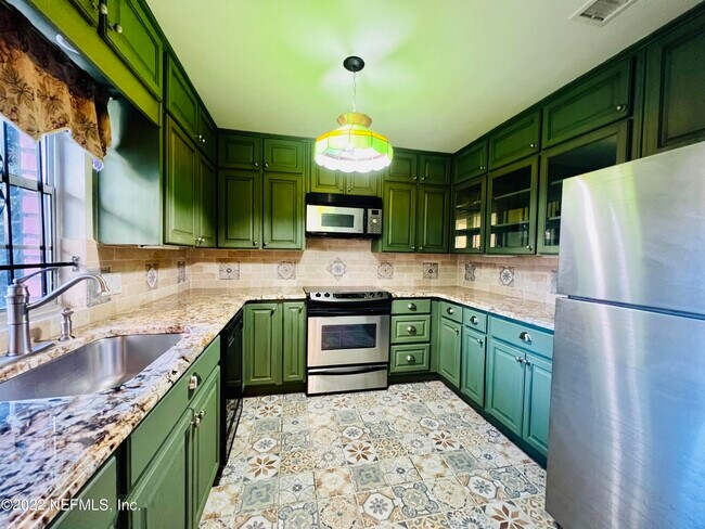 Building Photo - 2950 St Johns Ave