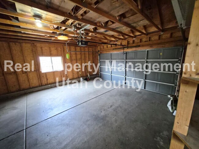 Building Photo - Great Lehi Home