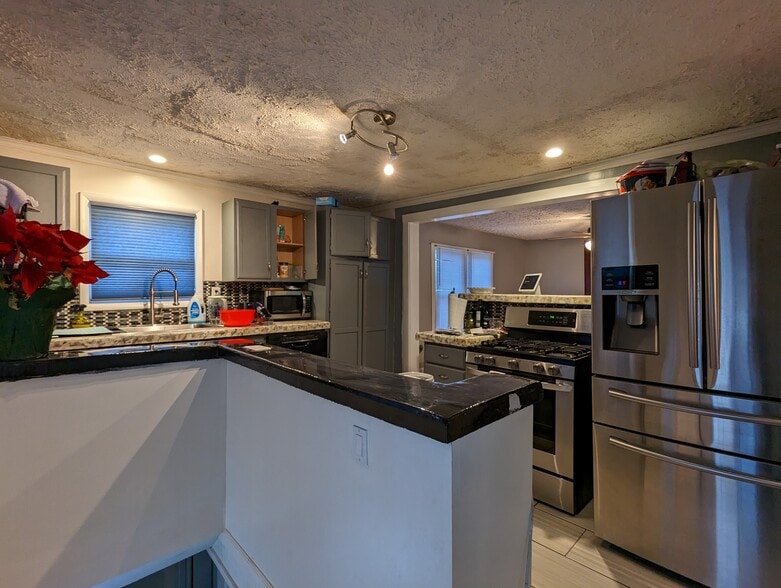 upstairs kitchen - 1308 Wright St