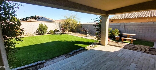 Building Photo - 518 W Black Hawk Pl