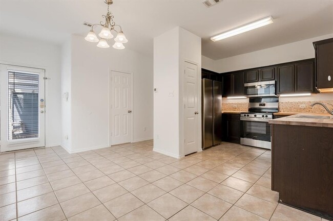 Building Photo - 1706 Sand Hills Dr