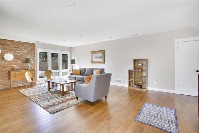 Building Photo - 808 Buckeye St