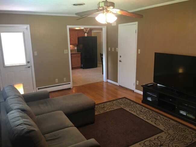 Building Photo - Welcome to this charming home in Chesapeak...