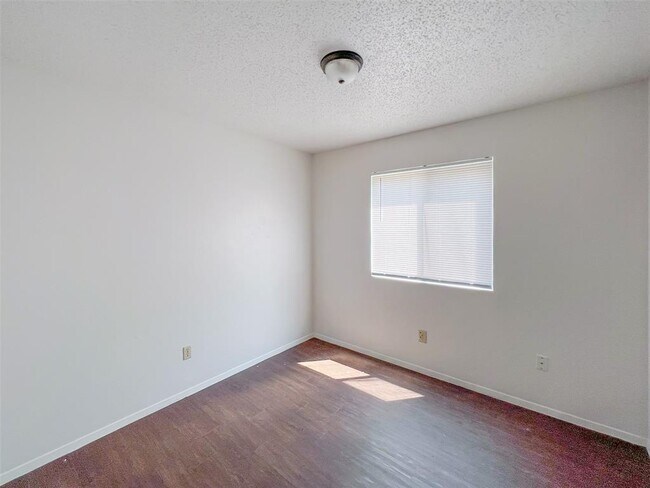 Building Photo - 1749 Cricket Hollow Dr