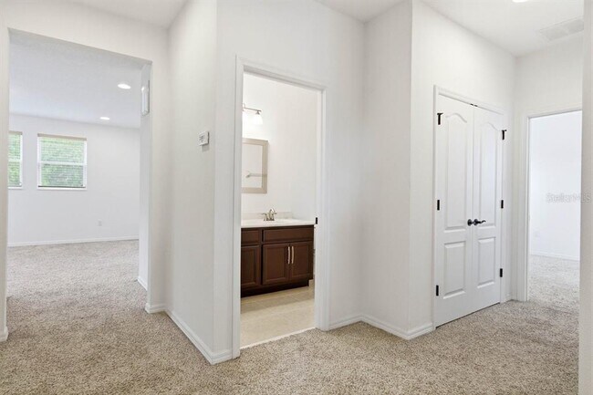 Building Photo - 2669 Peony Dr