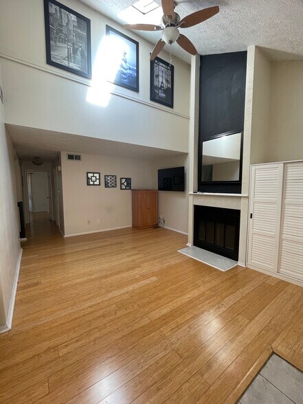 Building Photo - 205 E Jolly Rd