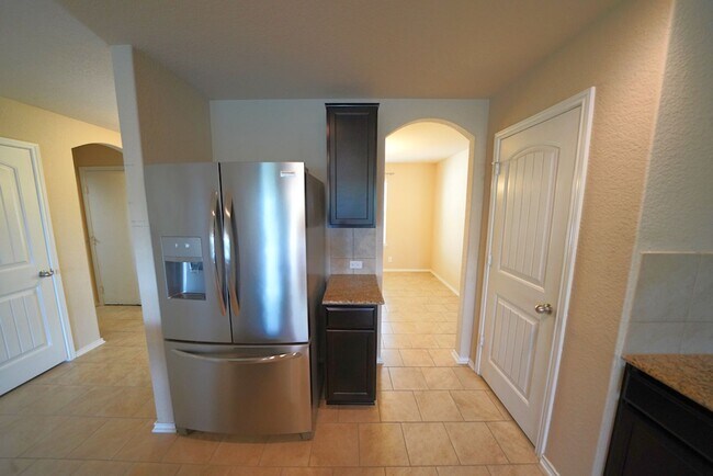 Building Photo - Gorgeous Selma Living with a Inground Pool! Realtor Commission: $625