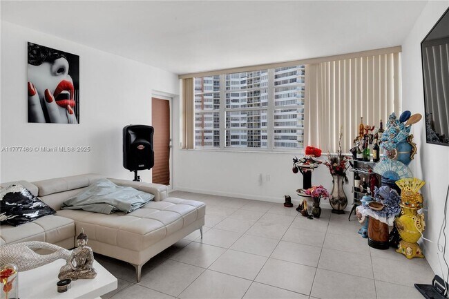 Building Photo - 1351 NE Miami Gardens Dr