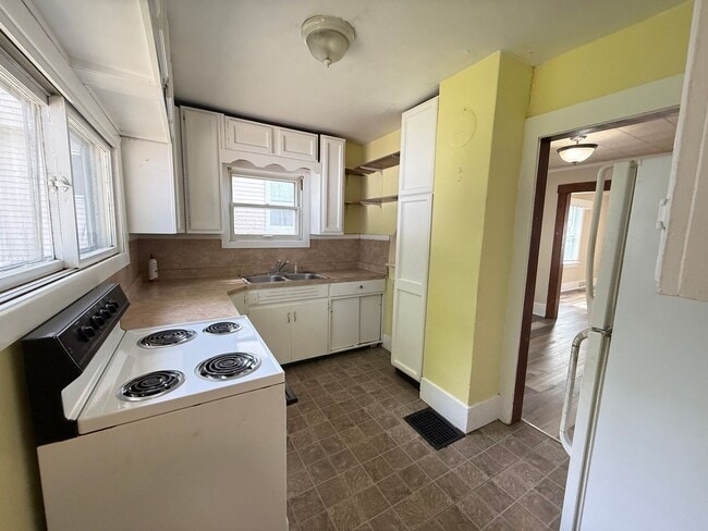Building Photo - 174 Walcott Ave