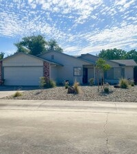 Building Photo - Live in W. Redding!!