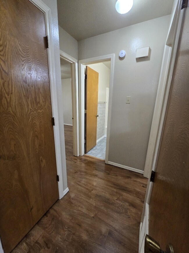 Building Photo - 16044 Pawnee Dr