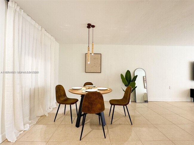 Building Photo - 1631 NE 114th St