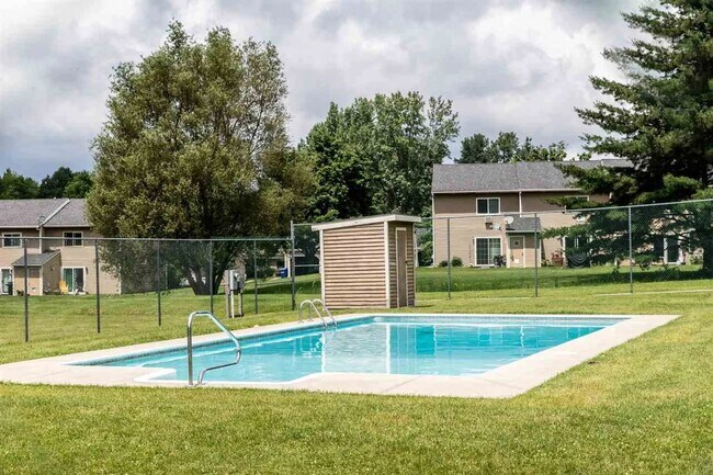 Building Photo - Townhouse for Rent – South Burlington, VT