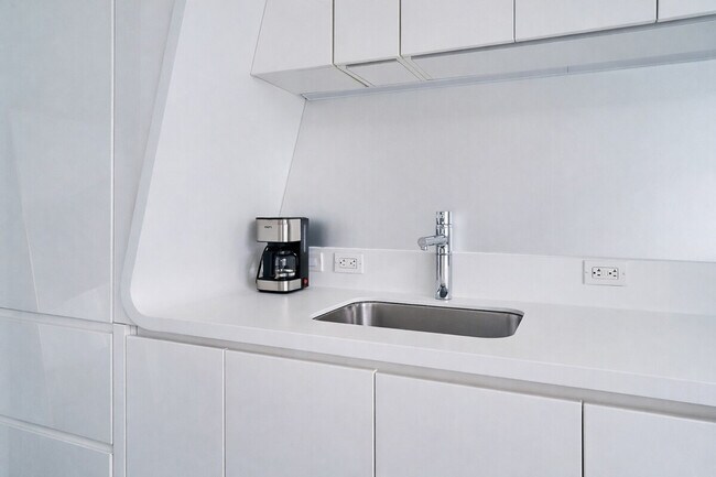 Building Photo - 101 Greenwich St