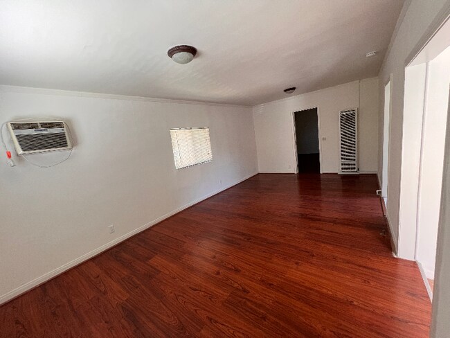 Building Photo - 158 S Bonnie Ave