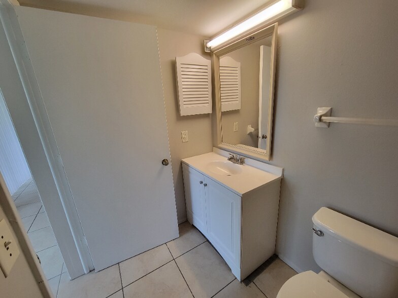 Building Photo - 5303 Summerlin Rd