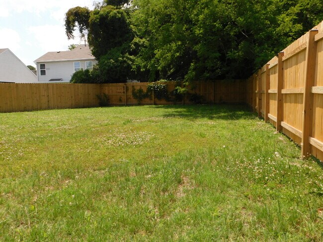 Building Photo - "Spacious 4-Bedroom Gem on Hughart Street with 2.5 Bathrooms and 2108 Sq. Ft. of Comfort!"