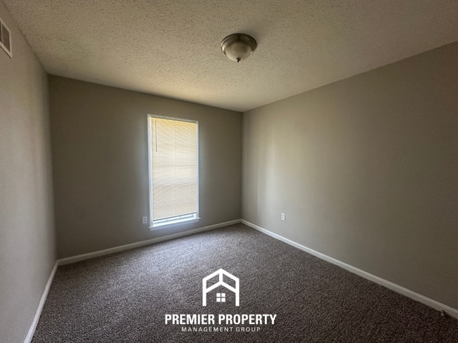 Building Photo - Charming 3BR/2BA Home in Bartlett Cove | Hardwood Floors, Fireplace & Fenced Yard