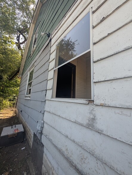 Building Photo - 422 S Louisa St