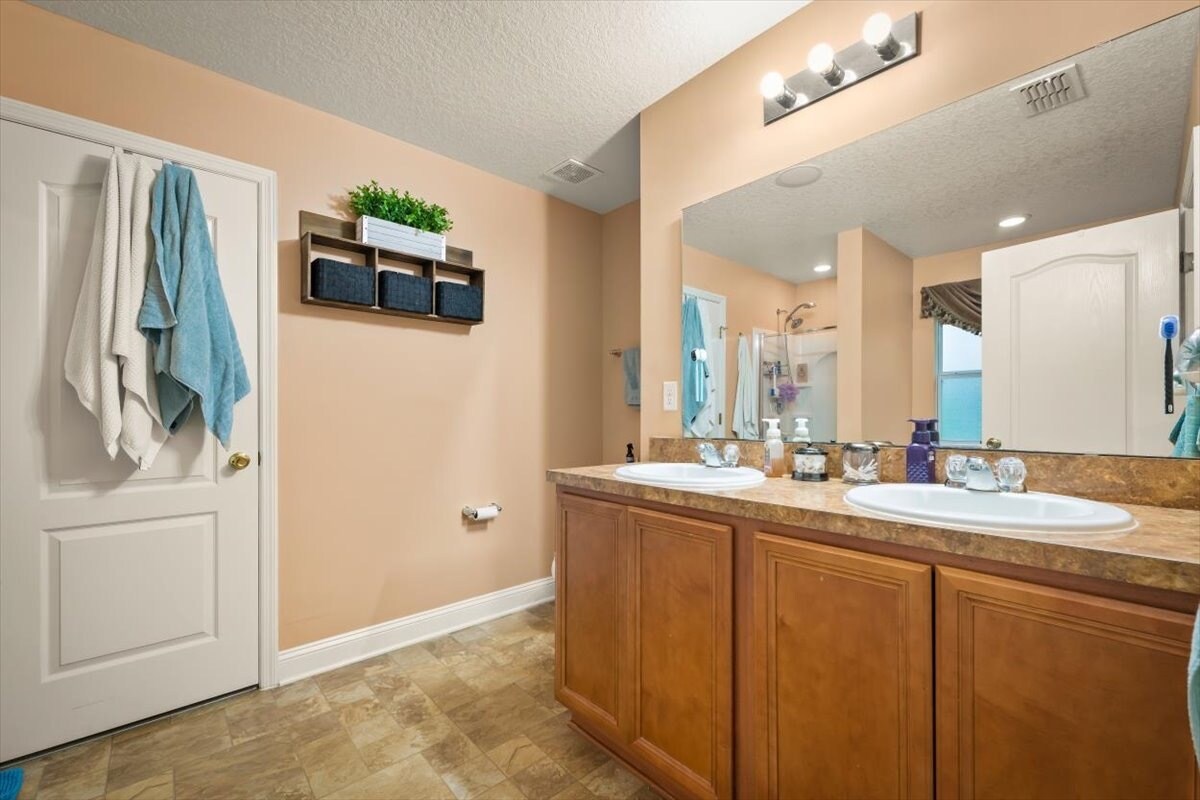 Building Photo - 11829 Carolwood Ln