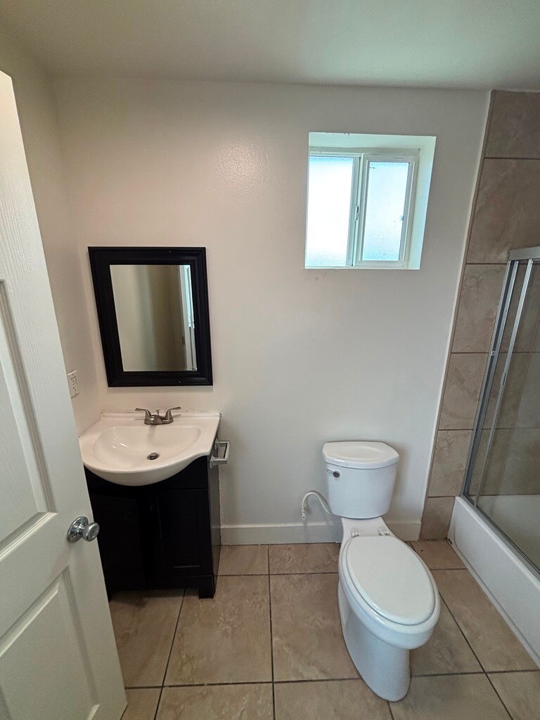 Building Photo - 632 W 94th St