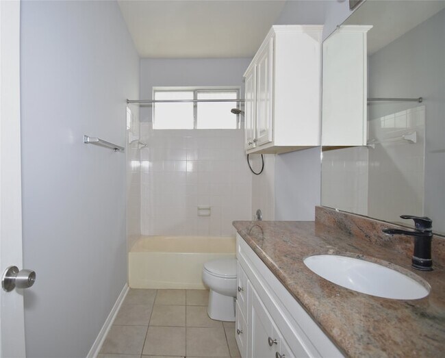 Building Photo - 20703 Whitevine Way
