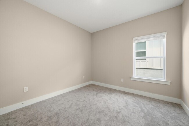 Building Photo - 201 Lyla Ln